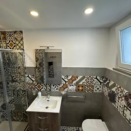 Un Passo Dal Porto Di Casa Leva *