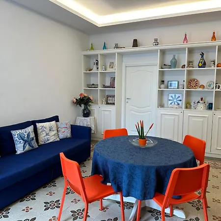 Un Passo Dal Porto Di Casa Leva * Capri